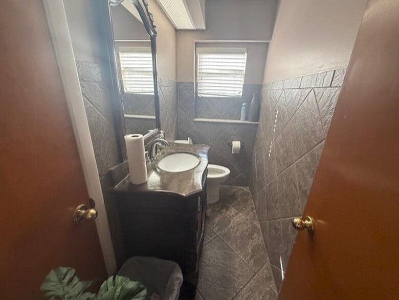 More Photos Of 1600 E Amelia St, Orlando Medical For Lease