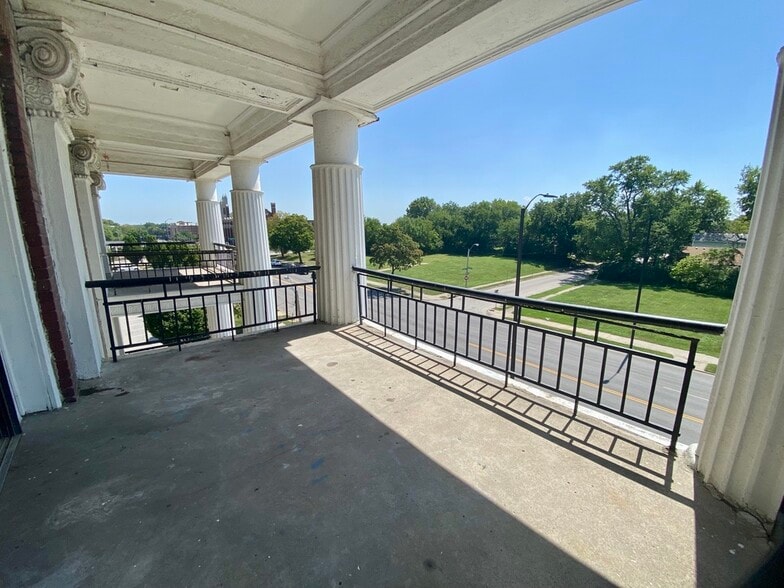 More Photos Of 1614-1620 E Linwood Blvd, Kansas City Apartments For Sale