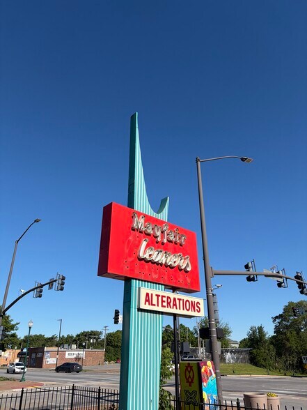 More Photos Of 2807 Independence Ave, Kansas City Storefront For Lease