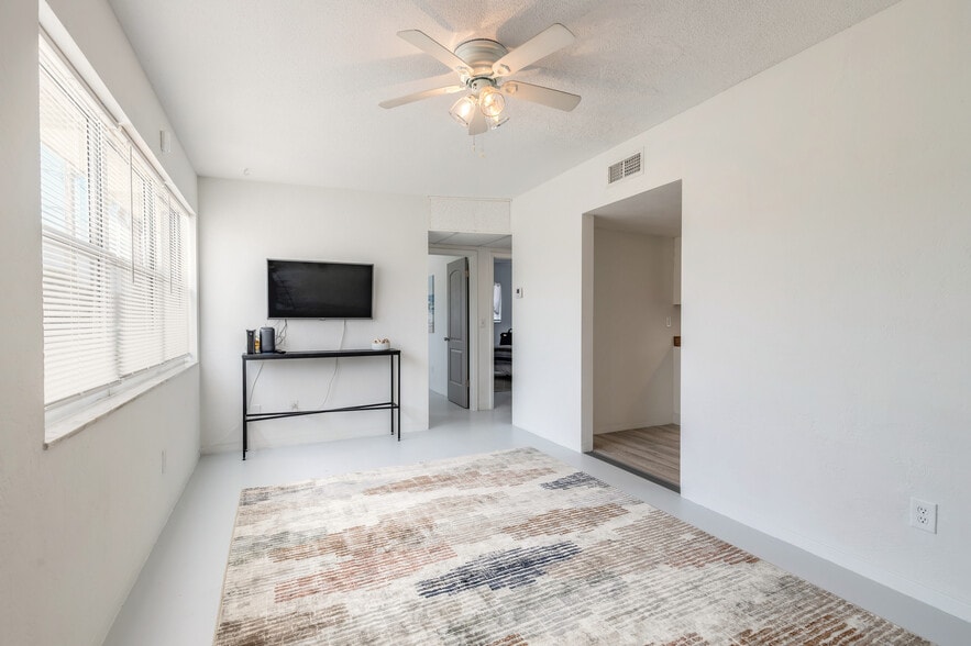 More Photos Of 133 Bridgeport Rd, Daytona Beach Shores Office For Sale