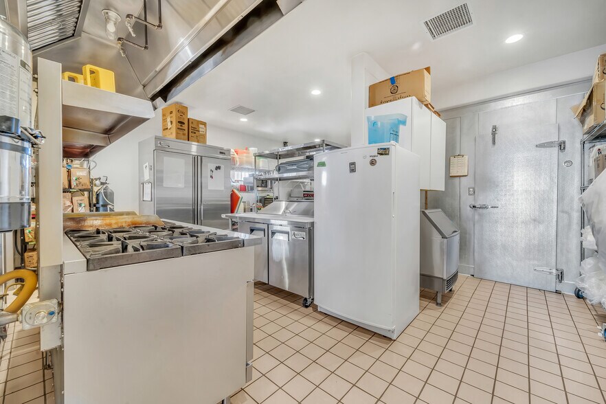 More Photos Of 10624 S. Loop blvd, California City Fast Food For Sale