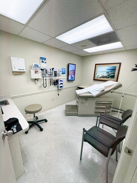 More Photos Of 7550 N Dale Mabry Hwy, Tampa Medical For Sale