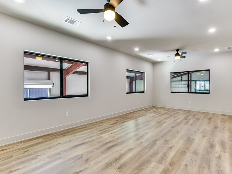 More Photos Of 15210 Fitzhugh Rd, Austin Distribution For Lease
