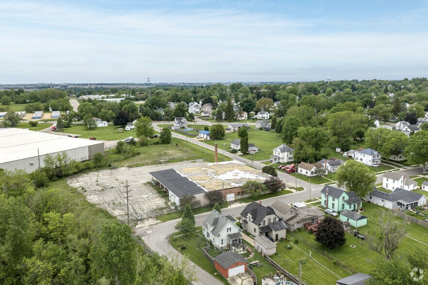 More Photos Of 947 E Clinton St, Freeport Warehouse For Sale
