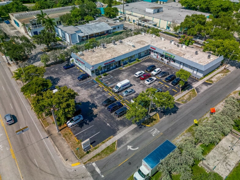 More Photos Of 265 S Federal Hwy, Dania Beach Storefront For Lease
