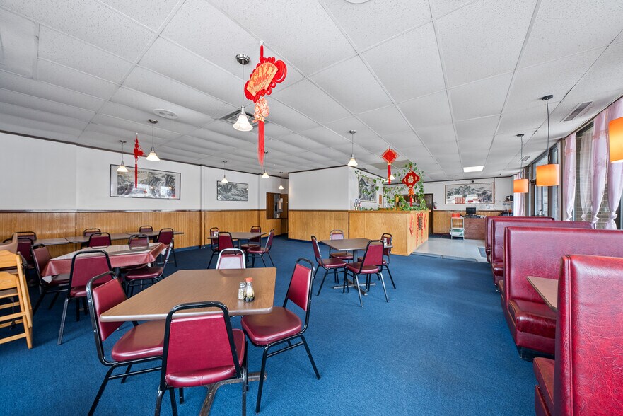 More Photos Of 136 E Walworth Ave, Delavan Restaurant For Sale