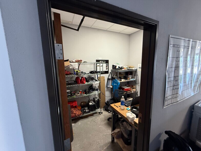 More Photos Of 11330 Manchaca Rd, Austin Freestanding For Lease