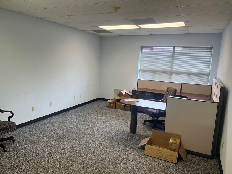 More Photos Of 12604A 3rd, Grandview Medical For Lease
