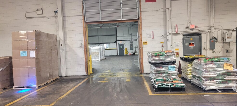 More Photos Of 190 Walnut Ln, Pottsville Warehouse For Lease