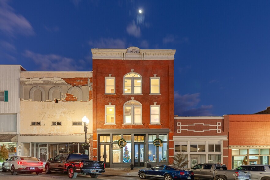 More Photos Of 809 S Main St, Columbia Office For Sale