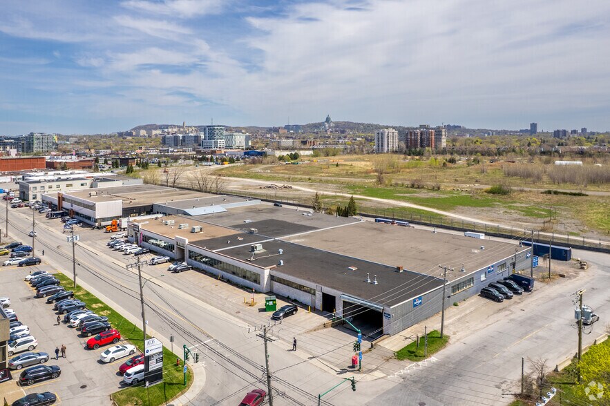More Photos Of 5540-5610 Rue Paré, Mont-Royal Distribution For Lease