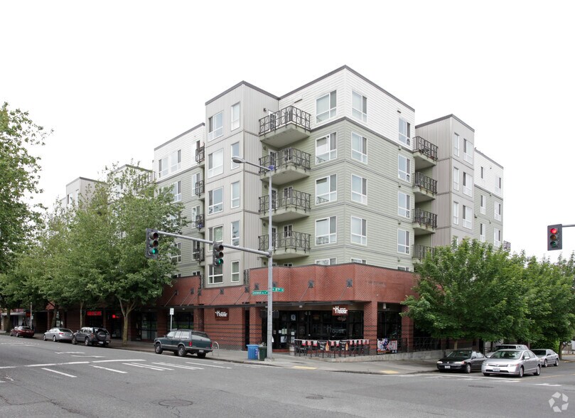 More Photos Of 8551 Greenwood Ave N, Seattle Apartments For Lease