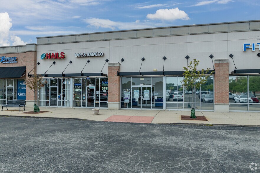 More Photos Of 209-225 Brook Forest Ave, Shorewood General Retail For Lease