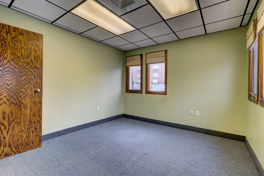 More Photos Of 55 Whiting St, Plainville Medical For Sale