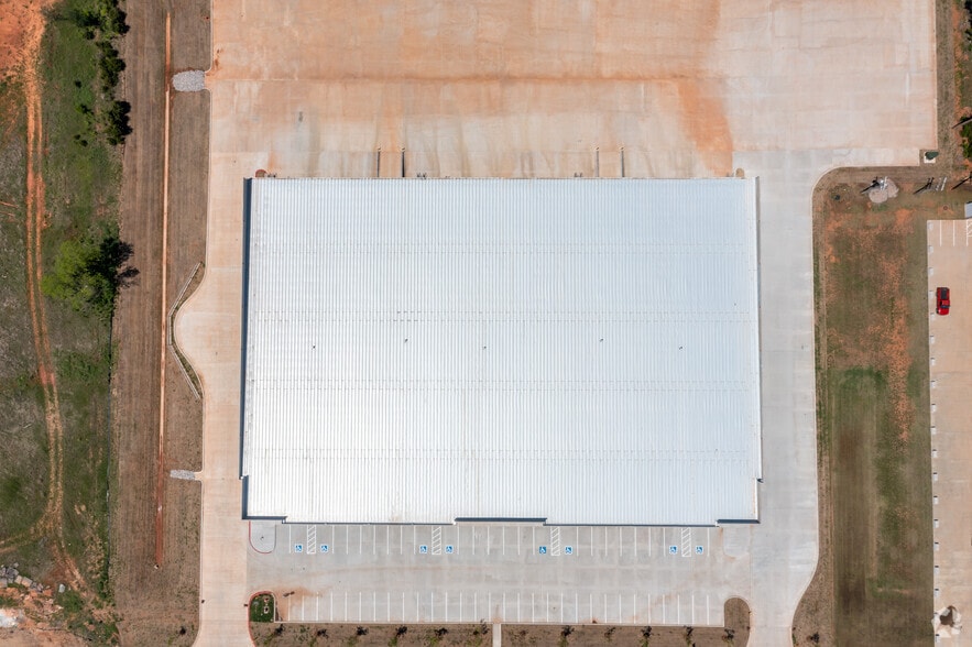 More Photos Of 9201 Polaris Dr, Oklahoma City Distribution For Lease