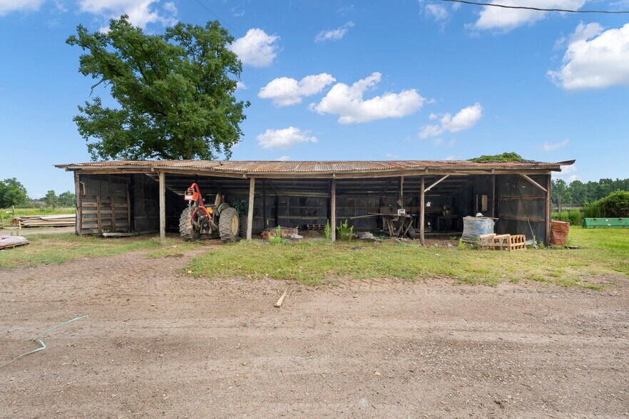 More Photos Of 14630 Hwy 105, Cleveland Land For Sale