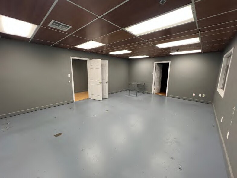 More Photos Of 630 S Clarence St, Los Angeles Unknown For Lease