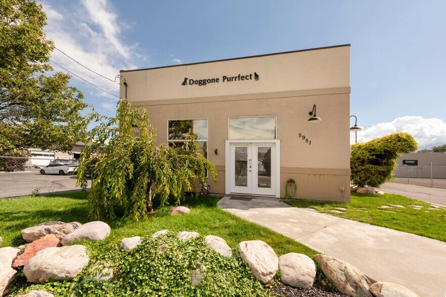 Primary Photo Of 5951 S Stratler St, Salt Lake City Veterinarian Kennel For Sale
