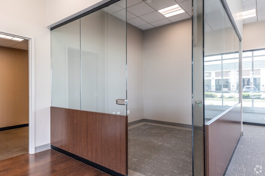 More Photos Of 8115 Highland Pointe Dr, West Chester Bank For Sale