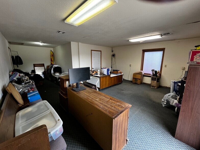 More Photos Of 404 Douglas Ave, Beaver Office For Sale