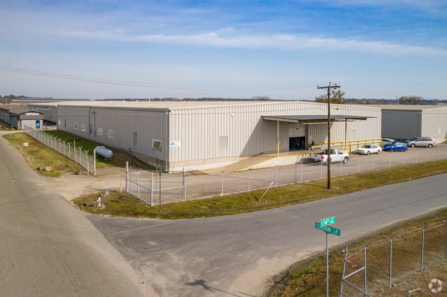 More Photos Of 1120 Gordon Ave, Richmond Warehouse For Lease