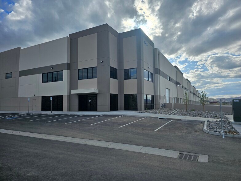More Photos Of 9515 N Virginia St, Reno Warehouse For Lease