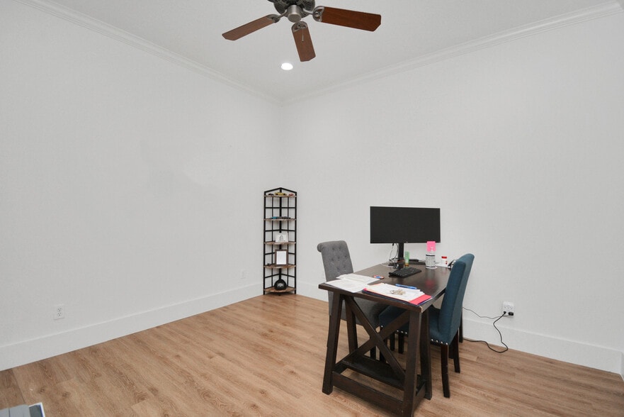 More Photos Of 12824 Willow Centre Dr, Houston Medical For Sale