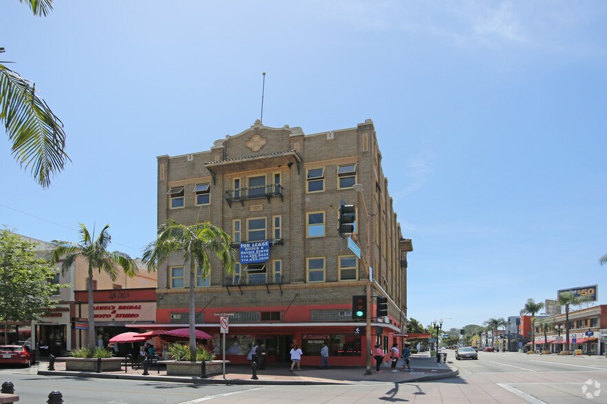 More Photos Of 323-325 N Broadway, Santa Ana Office For Lease