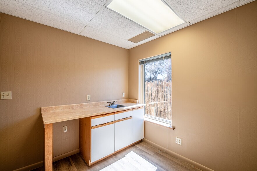 More Photos Of 1313 S Saint Francis Dr, Santa Fe Healthcare For Lease