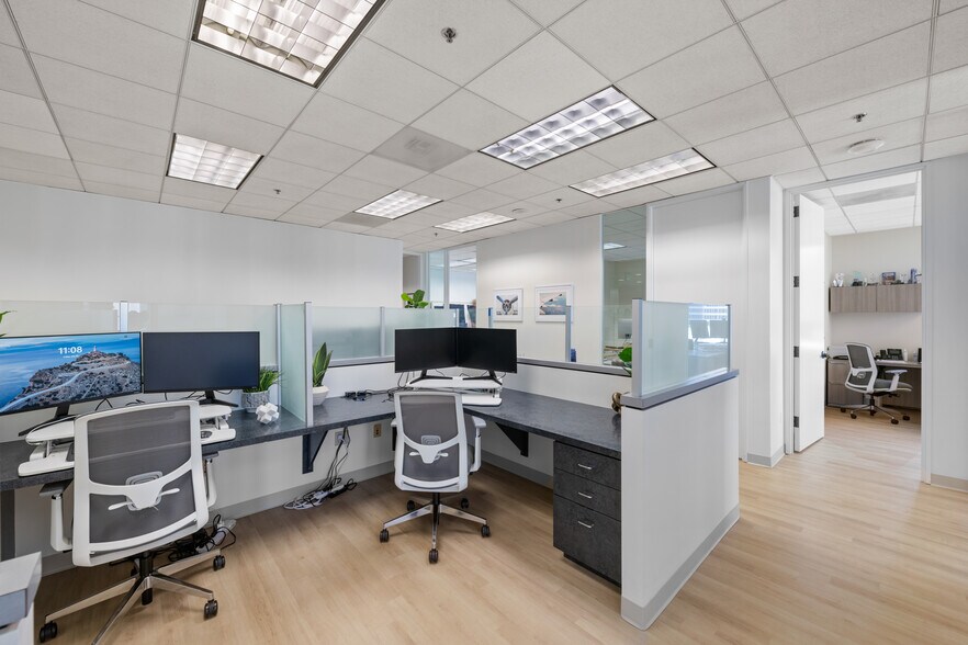 More Photos Of 1880 Century Park E, Los Angeles Office For Lease