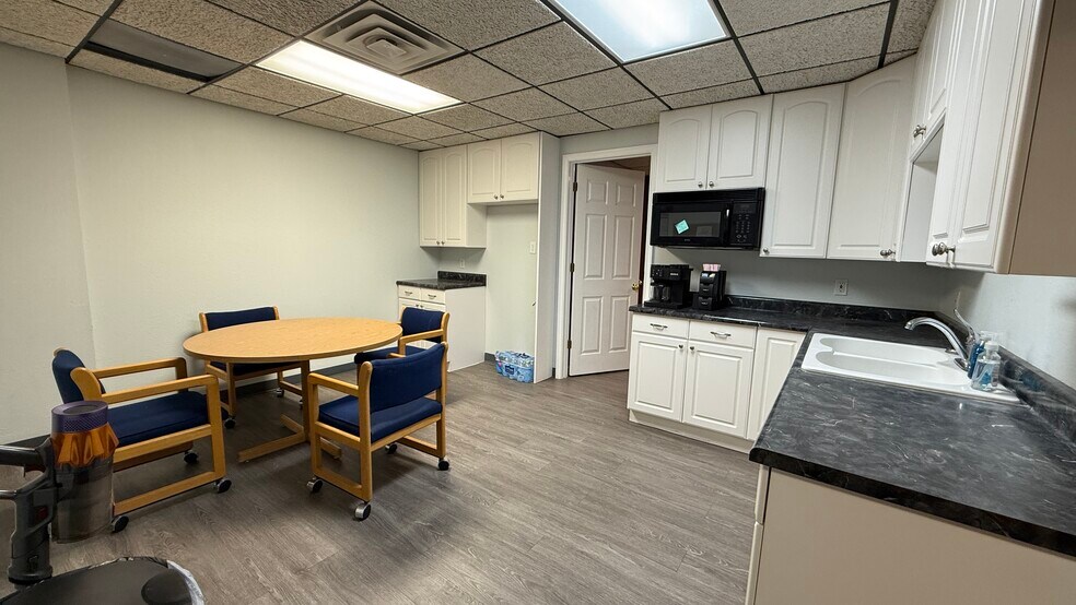 More Photos Of 1941 E 37th St, Odessa Office For Sale