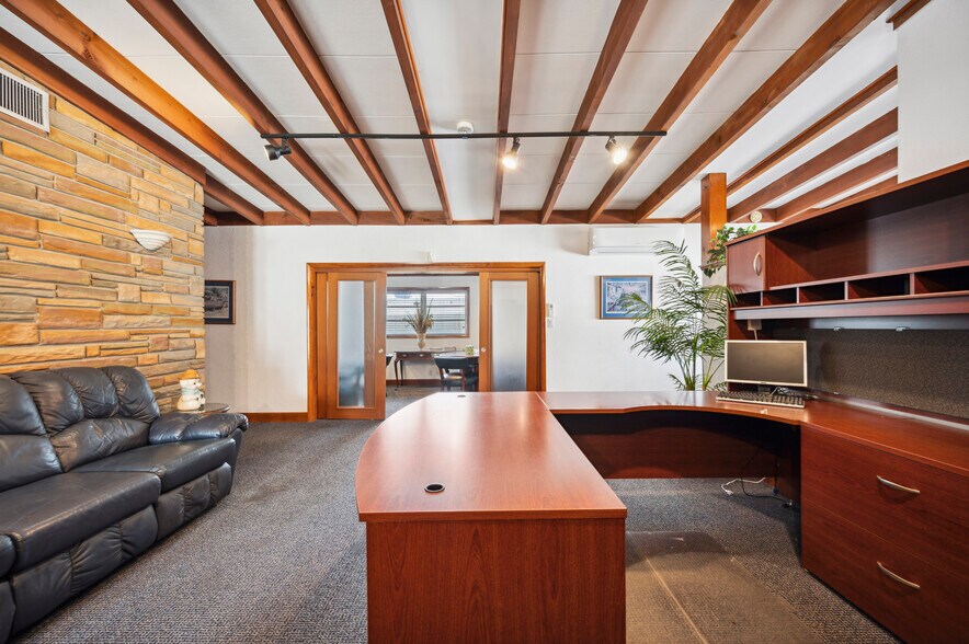 More Photos Of 304 Doris Dr, Lakeland Medical For Sale