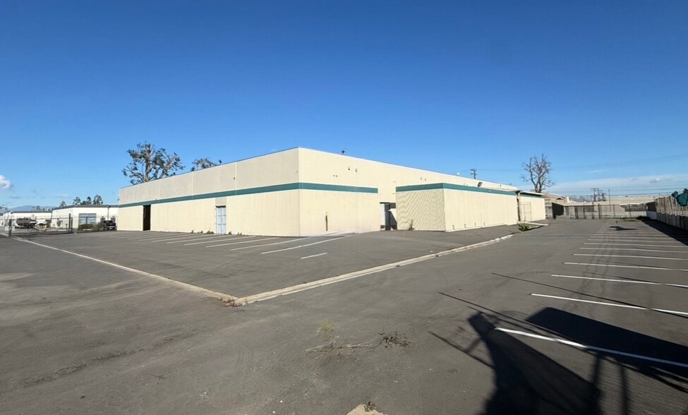 More Photos Of 3111 N Alameda St, Compton Warehouse For Sale