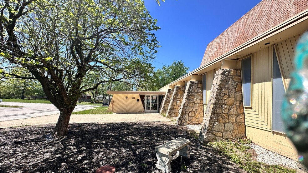 More Photos Of 7300 Nieman Rd, Shawnee Specialty For Sale