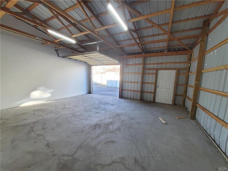 More Photos Of 1611 Spruce St, Easton Flex For Lease