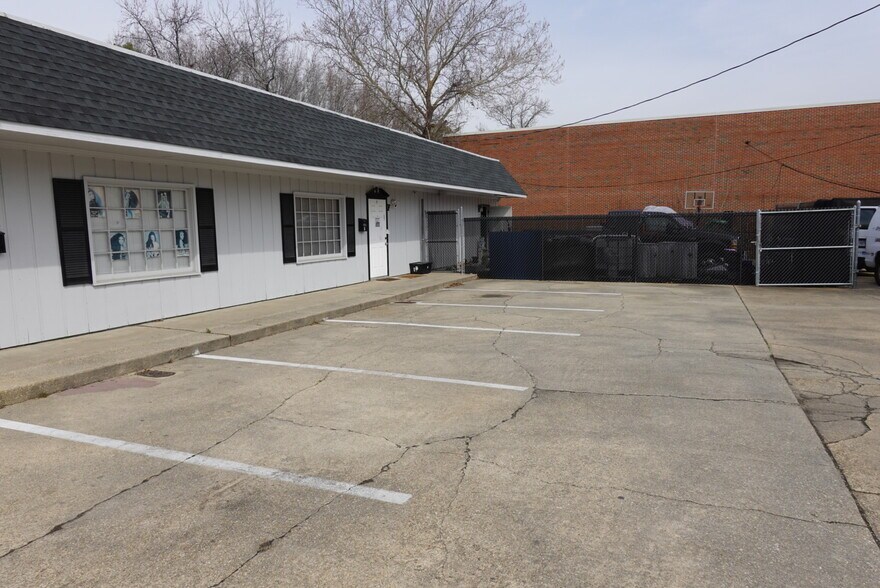 More Photos Of 1806 Hayward Ave, Chesapeake Loft Creative Space For Sale