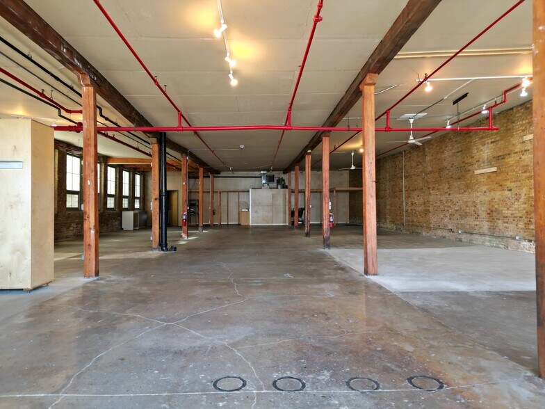 More Photos Of 1510-1512 W Fulton St, Chicago Warehouse For Lease