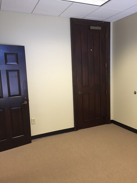 More Photos Of 211 King St, Charleston Office For Lease