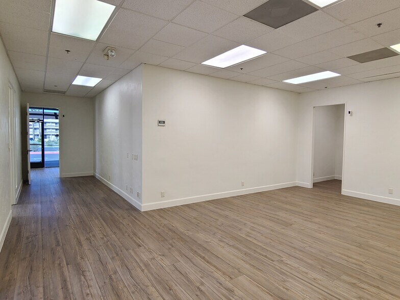 More Photos Of 45110 Club Dr, Indian Wells Office For Lease
