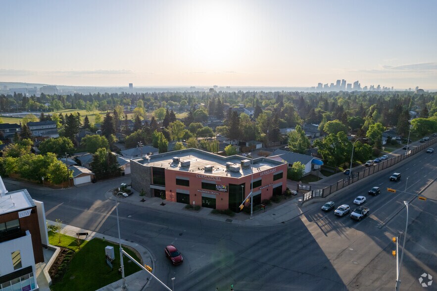 More Photos Of 636 45 St SW, Calgary Office For Sale