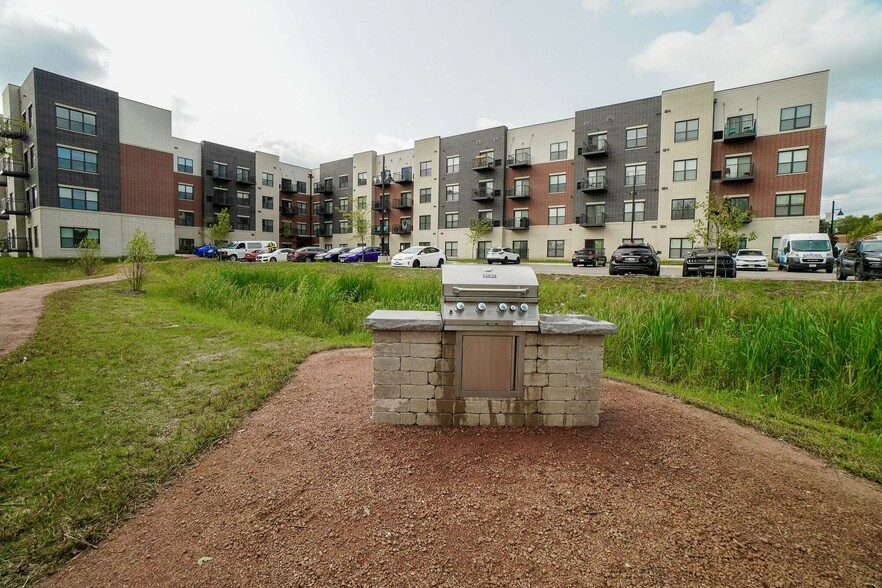 More Photos Of 355 N La Fox St, South Elgin Apartments For Sale