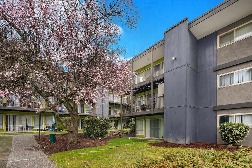 More Photos Of 220 S 152nd St, Burien Apartments For Sale