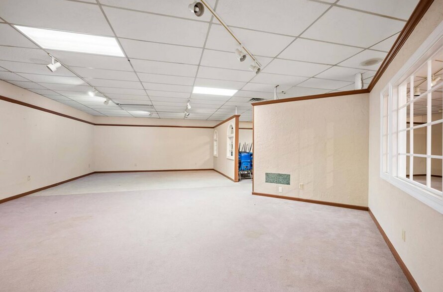 More Photos Of 1511 NW Cache Rd, Lawton General Retail For Sale