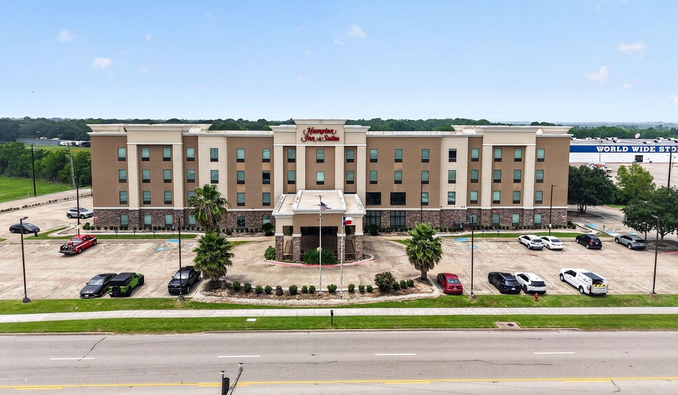 More Photos Of 4617 7th St, Bay City Hotel For Sale