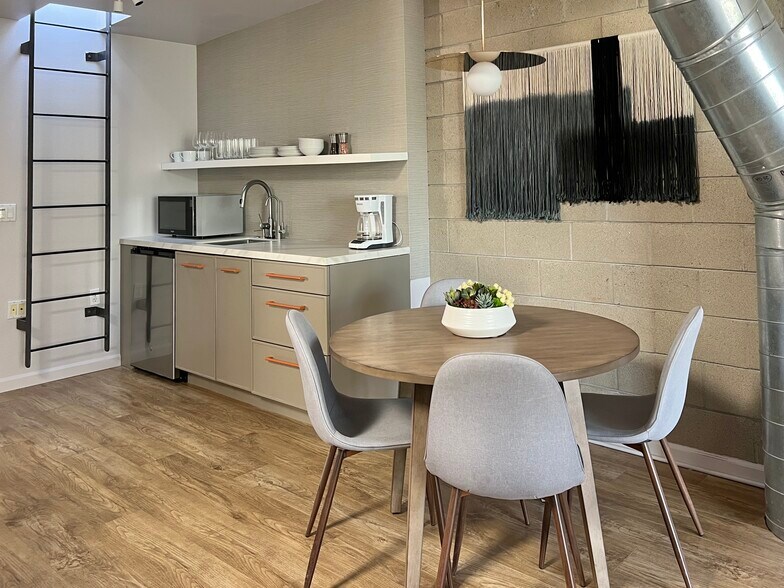 More Photos Of 2487 Kettner Blvd, San Diego Office For Sale
