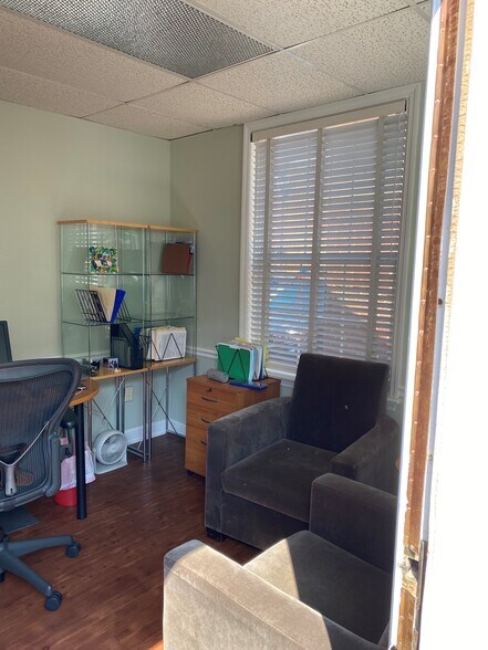 More Photos Of 8505 Delmar Blvd, University City Office For Lease