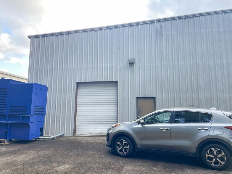 More Photos Of 200 Varnfield Dr, Summerville Warehouse For Lease