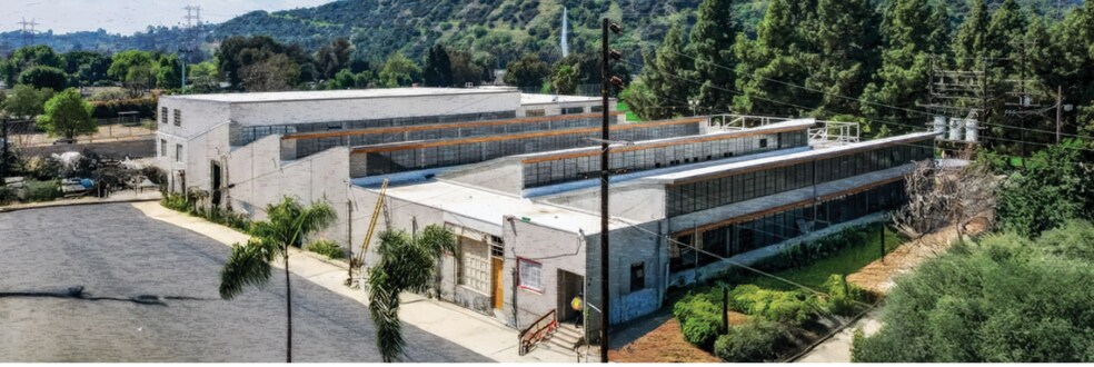 More Photos Of 4000-4010 Chevy Chase Dr, Los Angeles Showroom For Lease