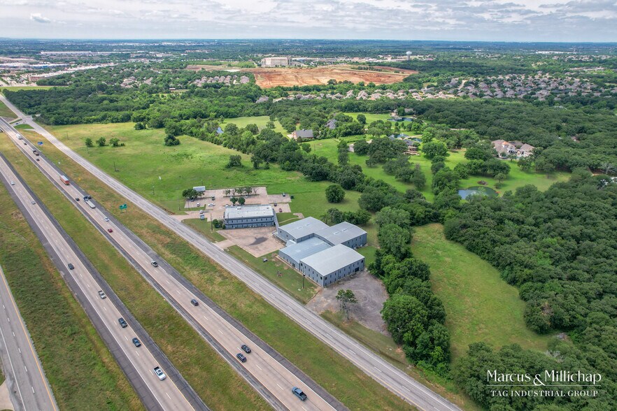 More Photos Of 2401 N Highway 287, Mansfield Flex For Sale