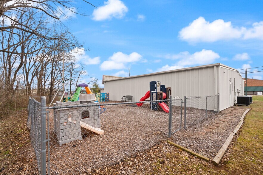 More Photos Of 1990 NW In-337, Corydon Medical For Sale